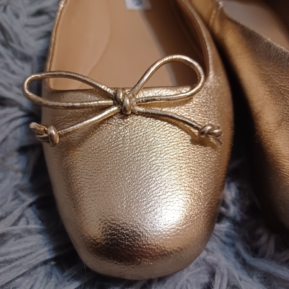 LIKE NEW Steve Madden Gold Ballet Flats Women's Size 6.5 - Picture 4 of 10